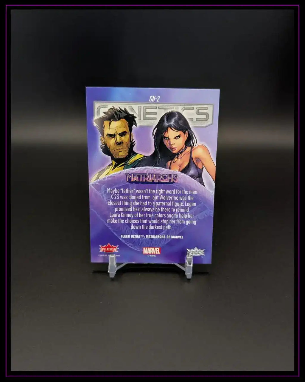 Rückseite einer Marvel Trading Card mit Wolverine und X-23, auf Ständer, Comic-Motiv