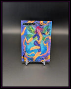 Bunte Trading Card mit Superheldin, Flügeln und Schriftzug Matriarchs, Fleer Ultra Edition
