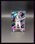 Baseball Trading Card Spencer Schwellenbach mit abstraktem, buntem Hintergrund auf Ständer