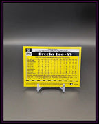 Baseball Trading Card Rückseite mit Statistik und Spielerinfos, gelbes Design auf Kartenständer