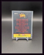 Rückseite einer X-Men '97 Trading Card im Schutzcase auf schwarzem Hintergrund, Marvel, Topps