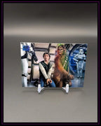 Star Wars Trading Card mit Han Solo, Chewbacca und Stormtrooper auf Sammelkartenständer