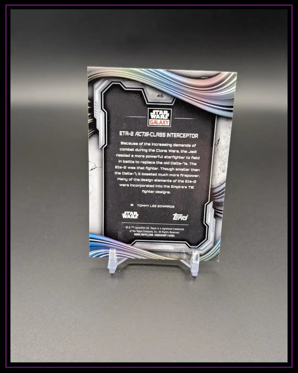 Rückseite einer Star Wars Galaxy Trading Card mit Text und futuristischem Design auf Ständer