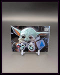 Star Wars Trading Card mit Baby Yoda Motiv auf Kartenständer, Sammelkarte Sammlerstück