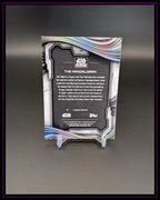 Rückseite einer Star Wars The Mandalorian Trading Card auf Kartenständer, Sammelkarte