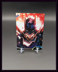 Sammelkarte mit Batman-Motiv im Comic-Stil, auf Ständer präsentiert, Trading Card