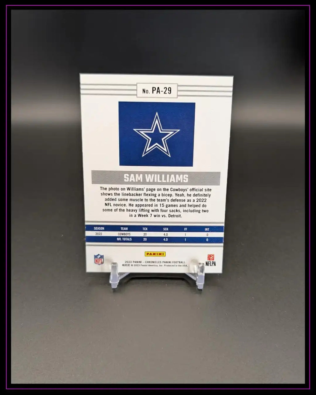Rückseite einer NFL Trading Card von Sam Williams, Dallas Cowboys, auf Kartenständer