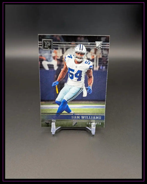 NFL Trading Card von Football-Spieler im weißen Cowboys-Trikot auf schwarzem Hintergrund
