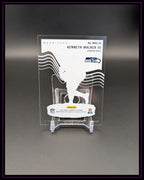 Transparente NFL Trading Card Kenneth Walker III Panini 2022 auf Kartenständer, Produktfoto