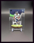 American Football Trading Card mit Spieler im Seahawks-Trikot, Rookie Card, auf Ständer