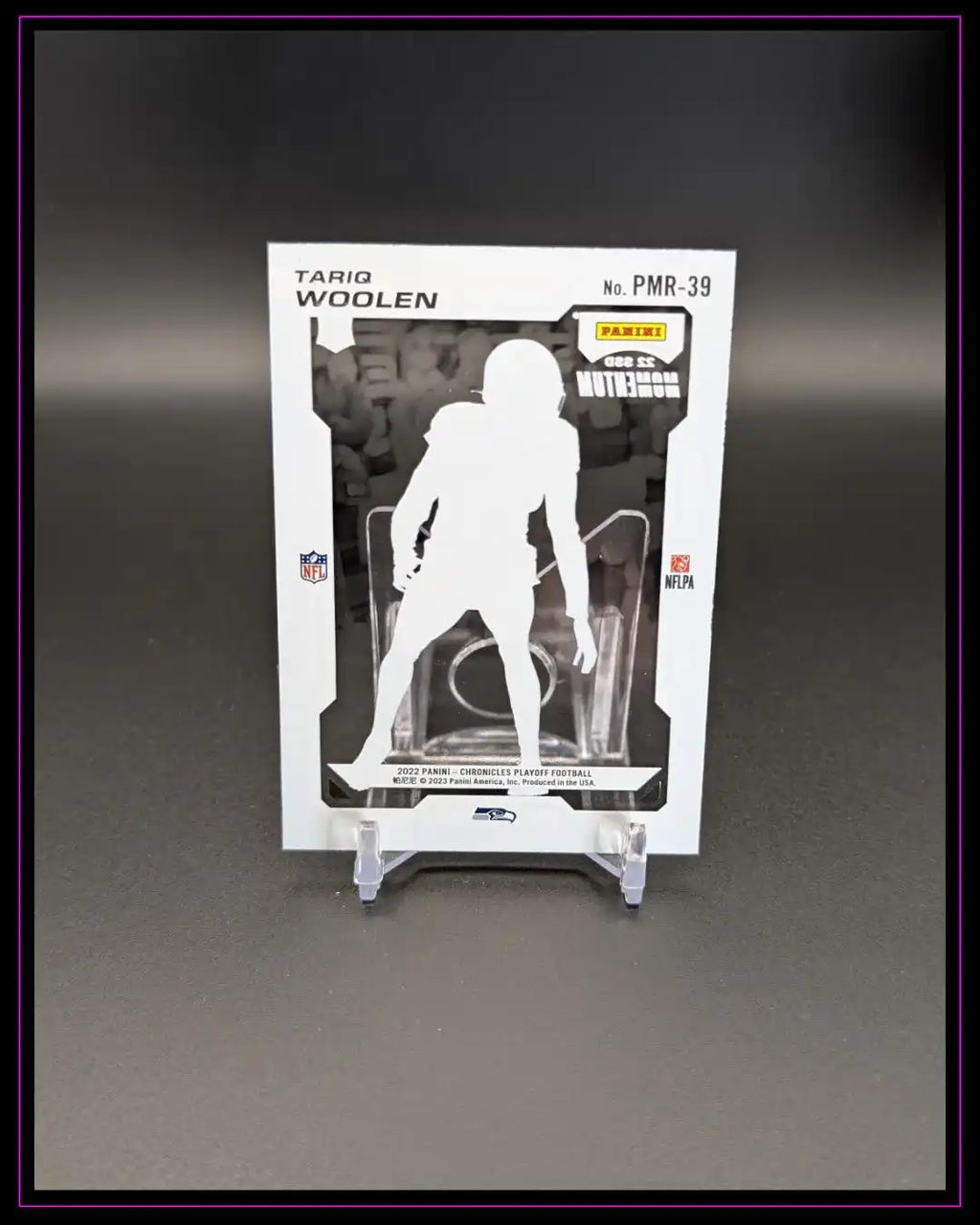 Panini NFL Trading Card Tariq Woolen 2022 Chronicles Playoff Football auf Ständer