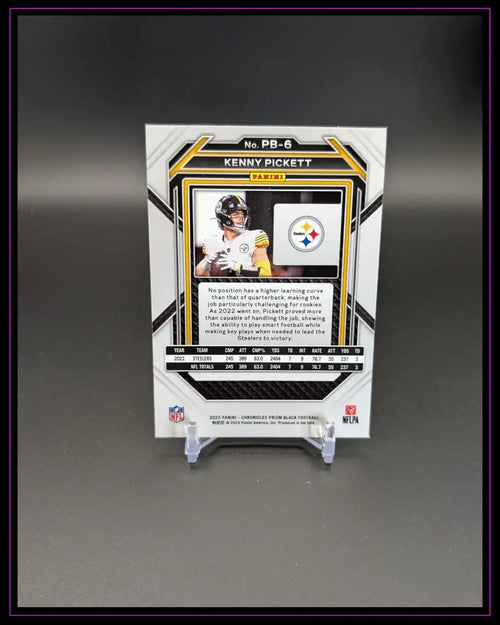 Rückseite einer Kenny Pickett NFL Trading Card Panini, Spielerfoto, Statistiken, Sammlerstück