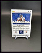 Rückseite einer NFL Trading Card, Malik Willis, Panini Chronicles, auf Kartenständer, Titans Logo sichtbar.