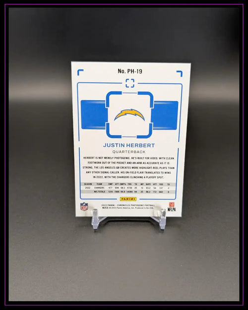 Rückseite einer Justin Herbert NFL Trading Card mit Statistiken und Chargers-Logo.