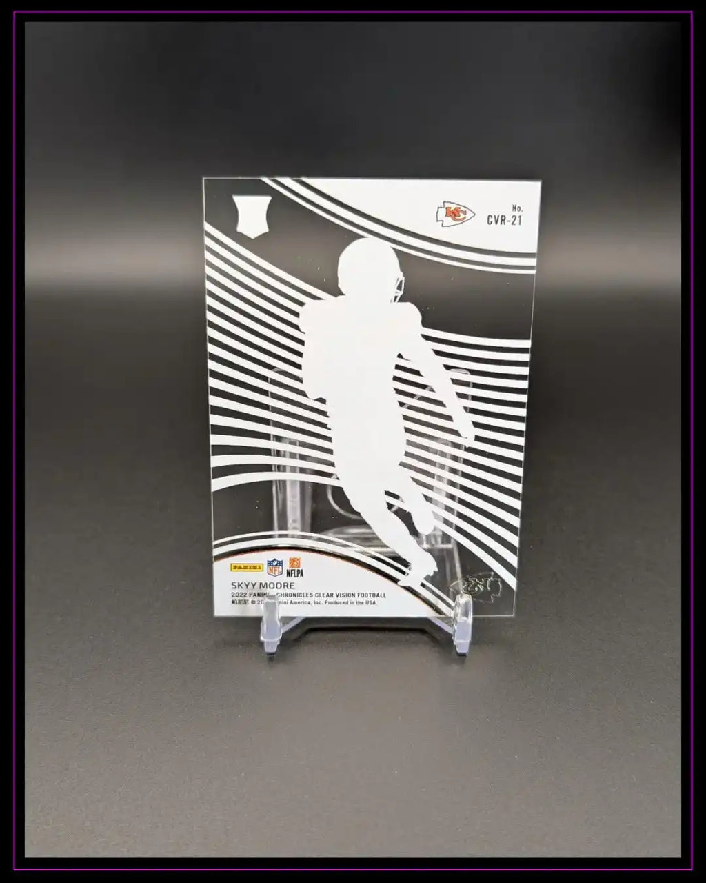 Transparente NFL Trading Card Skyy Moore Chiefs, Panini Chronicles Clear Vision, auf Ständer