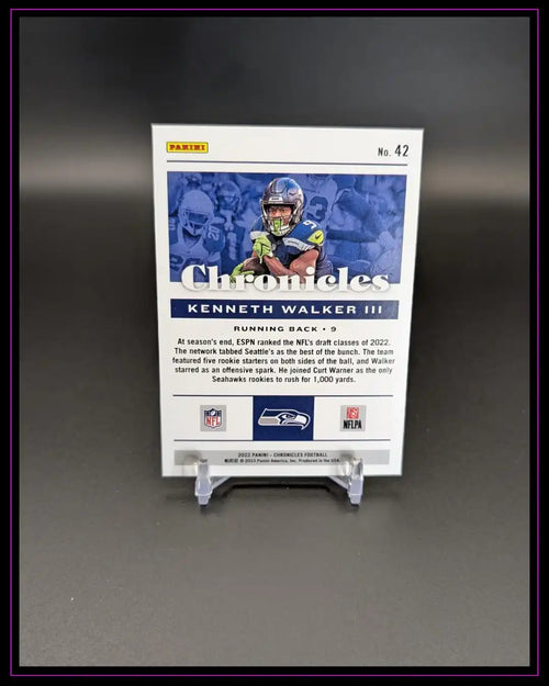 Chronicles Football Sammelkarte Kenneth Walker III, Rückseite mit NFL- und Seahawks-Logos