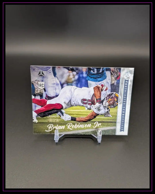 Football Rookie Trading Card von Brian Robinson Jr. im Displayständer, Sammlerstück