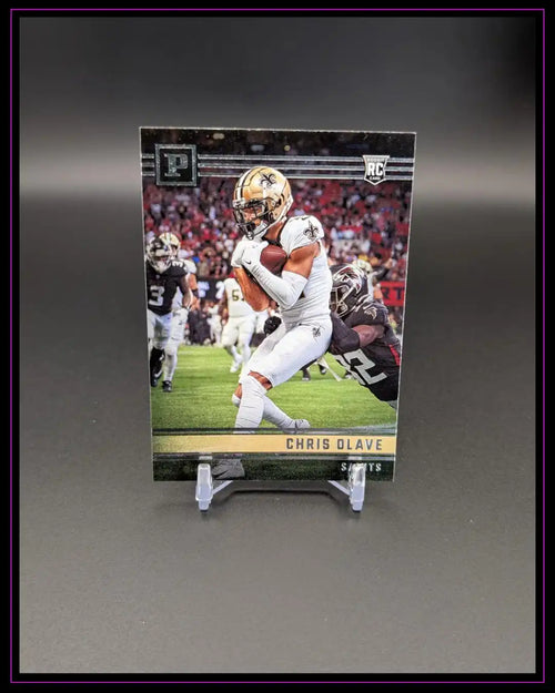 Football Trading Card mit Chris Olave im New Orleans Saints Trikot auf Rasen
