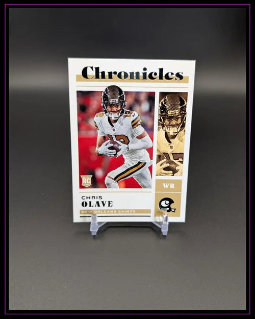 Chronicles Trading Card Chris Olave New Orleans Saints Rookie auf schwarzem Hintergrund