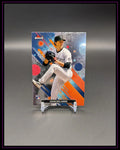 Topps Finest Trading Card Chase Dollander Rookie, Baseballkarte mit buntem Design auf Ständer