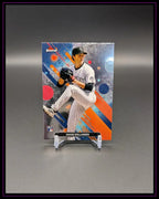 Topps Finest Trading Card Chase Dollander Rookie, Baseballkarte mit buntem Design auf Ständer