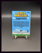 Rückseite einer 8 Bit Ballers Trading Card von Albert Pujols, St. Louis Cardinals, im Retro-Design auf einem Kartenständer fotografiert.