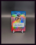 Seltene Baseball Trading Card mit Spielerbild, Autogramm und holografischem Design.
