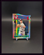 Glänzende Baseball Rookie Trading Card von Trey Sweeney auf schwarzem Hintergrund, Bowman Chrome.