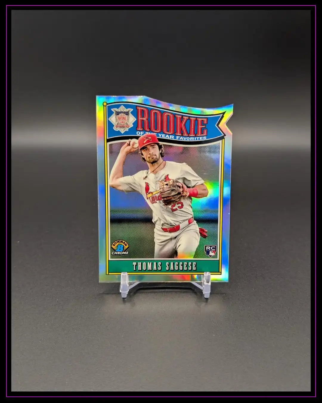 Glänzende Baseball Rookie Trading Card von Thomas Saggese, Bowman Chrome, auf Ständer
