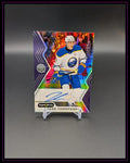 Eishockey Trading Card mit Spieler im blauen Trikot, bunte Effekte, Autogramm, Synergy Serie