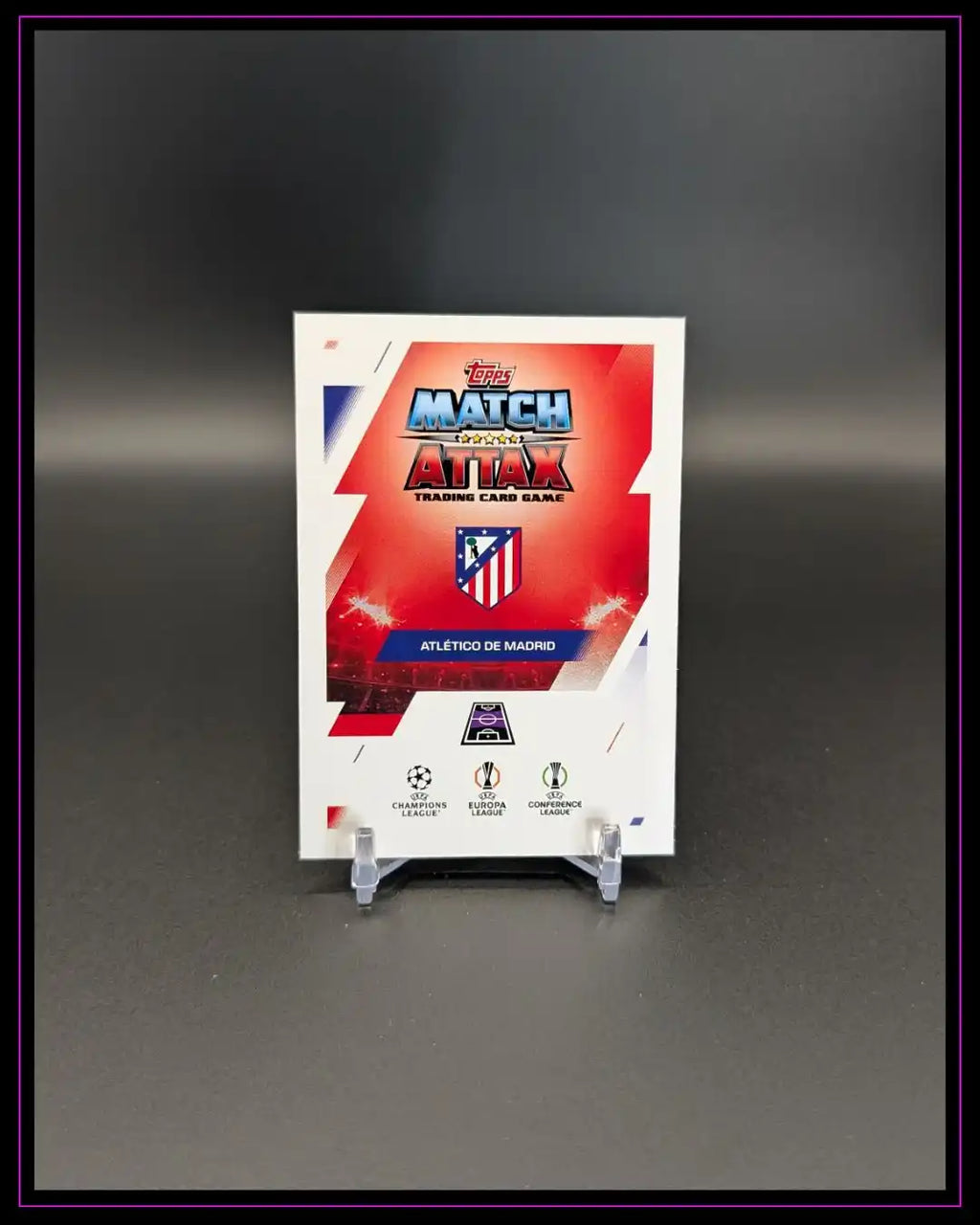 Rückseite einer Match Attax Trading Card Atlético de Madrid auf Ständer, Fußballkarte