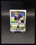 Baseball Trading Card von Milwaukee Brewers Spieler im Trikot auf Displayständer