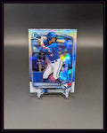 Baseball Trading Card von Arjun Nimmala, Toronto Blue Jays, holografisch, auf Kartenständer